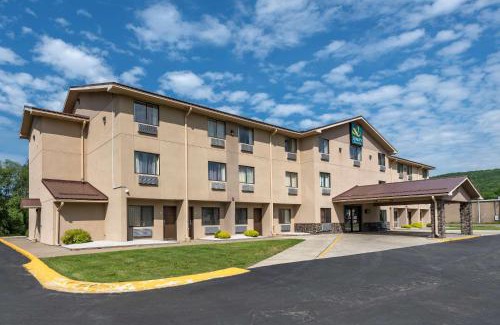 Warren Hotel | Quality Inn & Suites Warren