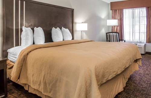 Woodland Hotel | Quality Inn & Suites Woodland - Sacramento Airport