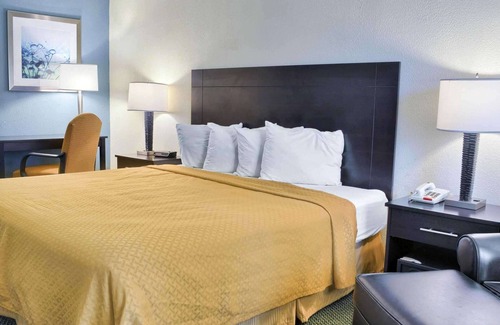 Thornburg Hotel | Quality Inn Thornburg