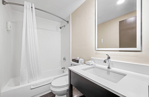 West Haven Hotel | Quality Inn