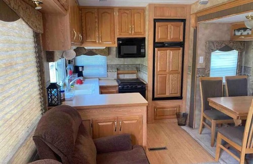 Swanlake House | Queen and twin bed Trailer on private beach, Hammocks, tiki torches, fishing