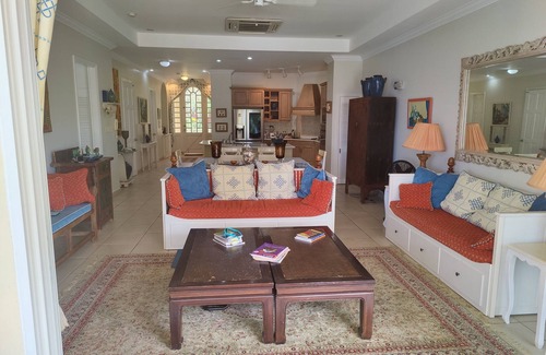 Black Rock Apartment | Queen Angel Suite. Stunning Apartment on Grafton Beach with Direct Beach Access