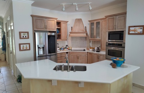 Black Rock Apartment | Queen Angel Suite. Stunning Apartment on Grafton Beach with Direct Beach Access