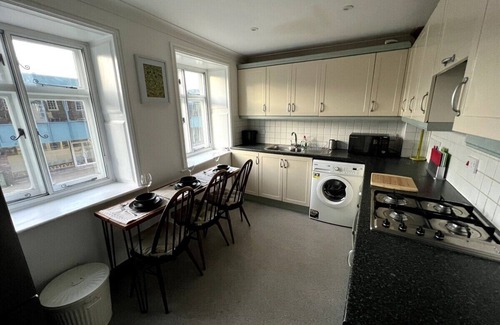 Abingdon House | Queen Anne Court by Prescott Apartments