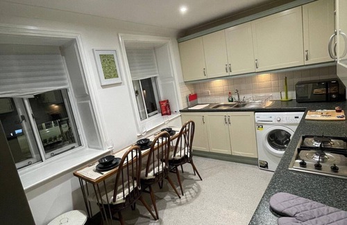 Abingdon House | Queen Anne Court by Prescott Apartments