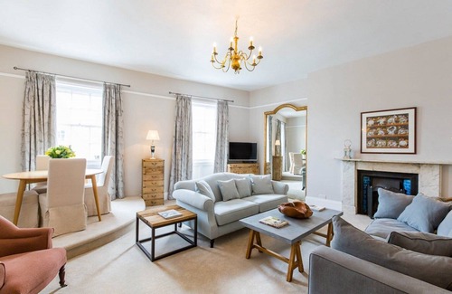 Cheltenham Apartment | Queen Circus