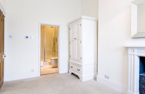 Cheltenham Apartment | Queen Circus