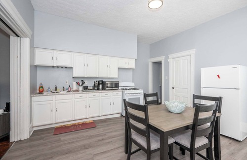 Mount Auburn House | Queen City Suites For 7