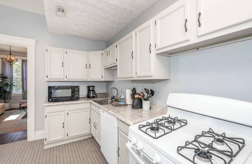 Mount Auburn House | Queen City Suites For 7
