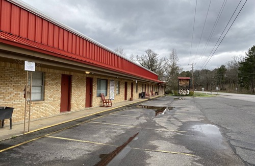 Mount Ida Apartment | Queen Guest Room located at the Joplin Inn at the entrance to Mountain Harbor, just 2 1/2 miles from Lake Ouachita. by RedAwning