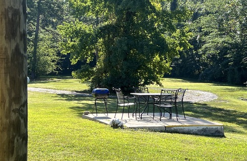 Mount Ida Apartment | Queen Guest Room located at the Joplin Inn at the entrance to Mountain Harbor, just 2 1/2 miles from Lake Ouachita. by RedAwning