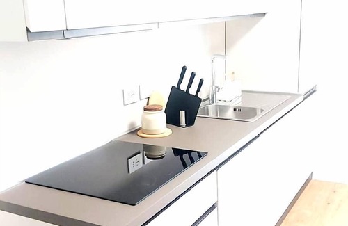 San Donato-San Vitale Apartment | Queen Home Silvia - One Bedroom Apartment, Sleeps 4