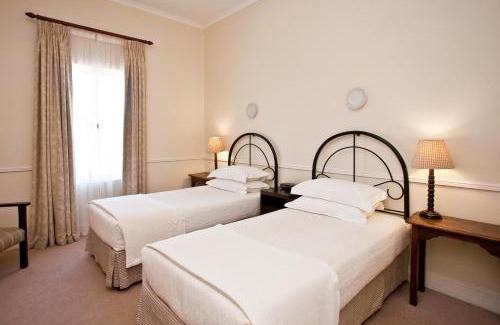 Oudtshoorn Hotel | Queen's Hotel by BON Hotels