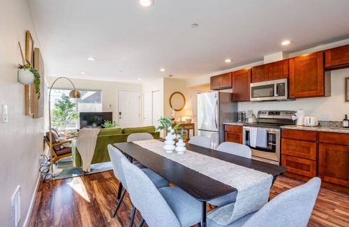 East Queen Anne Apartment | Queen's Nook by Stay in Nest - Parking/Walks to DT