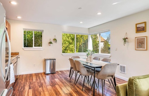 East Queen Anne Apartment | Queen's Nook by Stay in Nest - Parking/Walks to DT