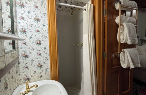 Bayfield Bed & Breakfast | Queen's View B&B- Bill's East, Balcony Lake Views, Sauna, Pool, Bayfield, WI