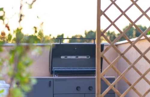 Su Forti House | Queen studio apartment with private kitchen bathroom and washing machine with garden