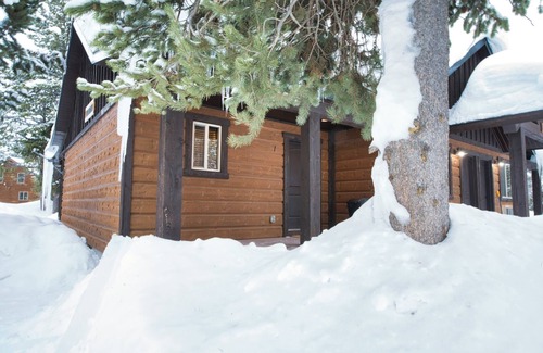 Island Park Cabin | Queen Suite at Ponds Lodge Cabin 31 Unit 1