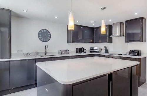 Eastgate Apartment | Queen Victoria Suite