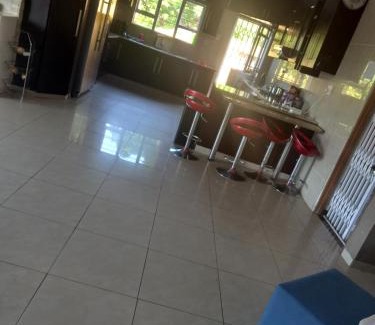 Ethekwini Apartment | Queens and king2