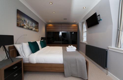 West End Apartment | Queensferry Street Lane - Fantastic 2 BR City Centre Mews House with free secure parking!
