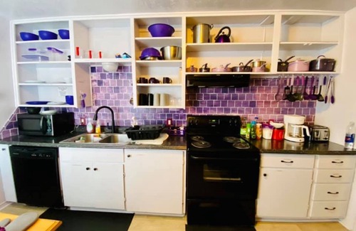 Lawton Cottage | QUICK 1 mile to Ft Sill - clean, sleeps 5, washer/dryer, & PETS welcome!