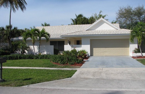 Marco Island House | Quick Walk To Beach, Restaurants, Shops, Movies. Updated, Spacious. Private Pool