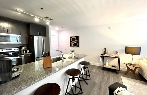 University Condo | Quick walk to Campus/The Square & 3 Parking Spots!