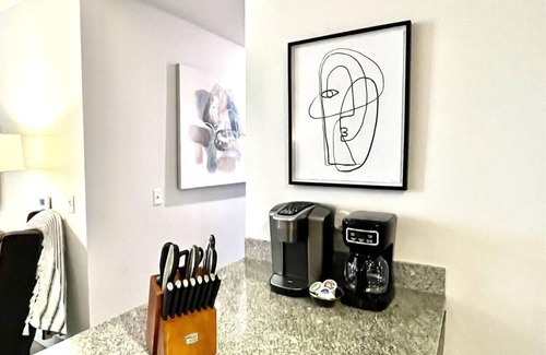 University Condo | Quick walk to Campus/The Square & 3 Parking Spots!