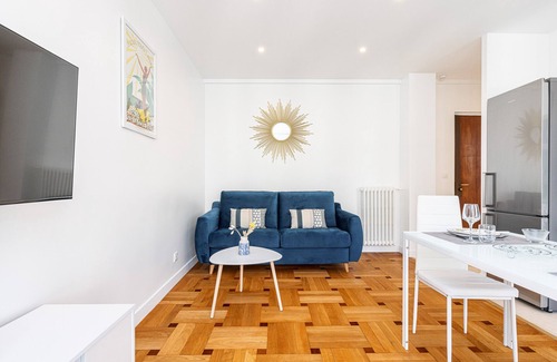 Carabacel Apartment | Quiet 1 Bdr Downtown with Terrace – AC & Parking