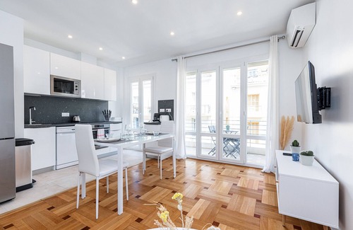 Carabacel Apartment | Quiet 1 Bdr Downtown with Terrace – AC & Parking