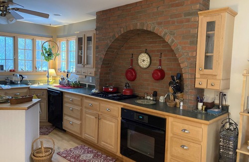 Harbor Beach House | Quiet 2 bd, 1 1/2 bath hideaway, with refreshing lake breezes