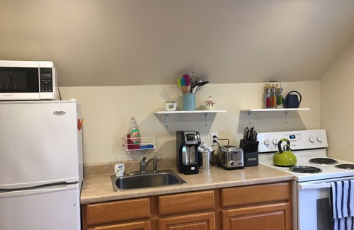 New London Apartment | Quiet 2 bedroom 1 bath 3rd floor apartment close to everything