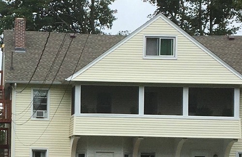 New London Apartment | Quiet 2 bedroom 1 bath 3rd floor apartment close to everything