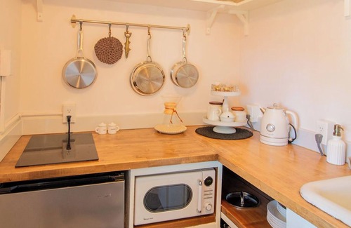 Moscow Apartment | Quiet 2-Bedroom Apartment in Historic Moscow Neighborhood