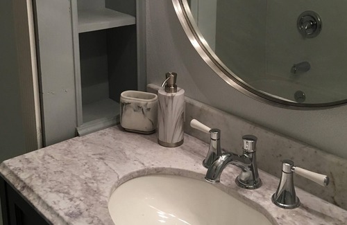 Rockland Apartment | Quiet 2nd floor singles apt. with separate entrance. Walk downtown