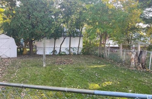 Lansing House | Quiet 3 Bedroom home Near downtown