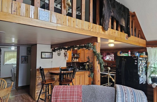 Sutton House | Quiet 3 bedroom house/cabin. 2 miles off Glenn hwn on Fish Lake Rd.