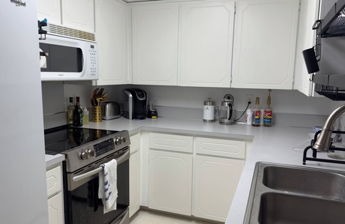 East Olympia House | Quiet 3 bedroom lakefront retreat