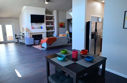 Ventura House | Quiet 3BR Home Near AT&T Center Furnished Mid-Term Stay w/Wi-Fi & W/D