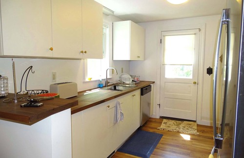 Sudbury House | Quiet and Comfortable 4 Bed 2 Bath