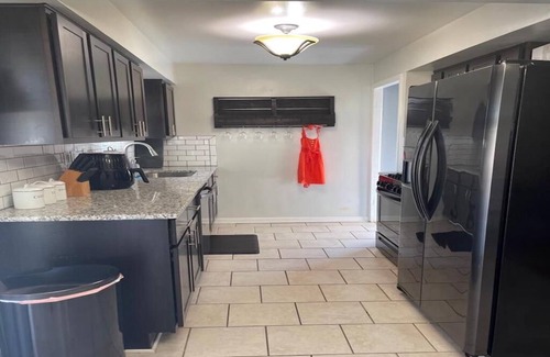 Old Brooklyn House | Quiet and Cozy home near HOSPITALS!