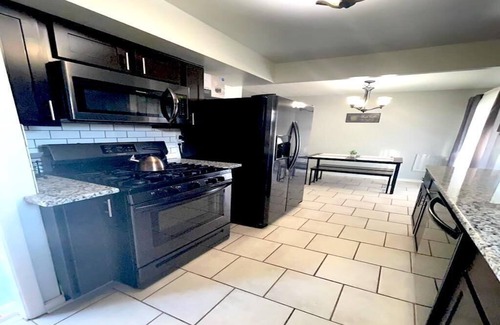 Old Brooklyn House | Quiet and Cozy home near HOSPITALS!