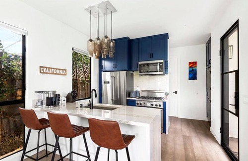 Carlson Park House | Quiet and Elegant Retreat for 4 Travelers