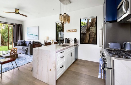 Carlson Park House | Quiet and Elegant Retreat for 4 Travelers