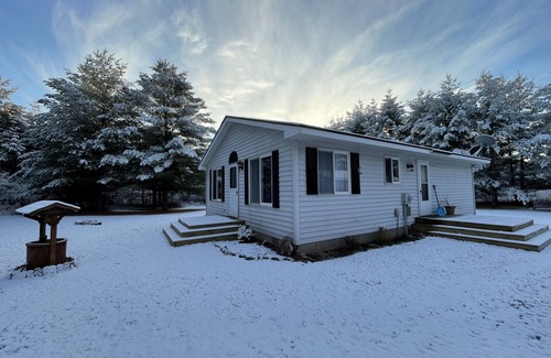 East Tawas Cabin | Quiet and Peaceful Retreat -Nr Redhawk Golf Course