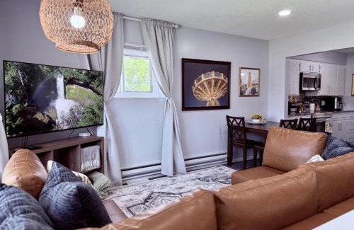 Little Canada Apartment | Quiet and Relaxing 2 Bedroom in Little Canada