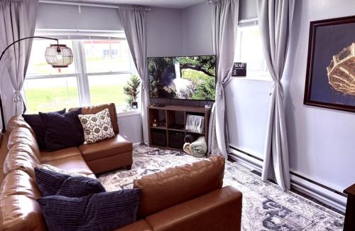 Little Canada Apartment | Quiet and Relaxing 2 Bedroom in Little Canada