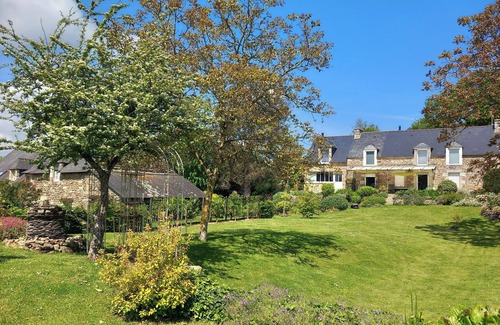 Crehen House | Quiet and seaside in charming house 3000 m2 park