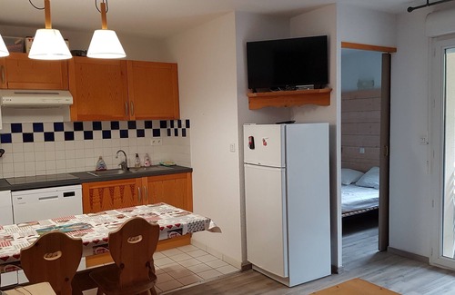 Bagneres-de-Luchon Apartment | Quiet apartment in residence with swimming pool and private parking